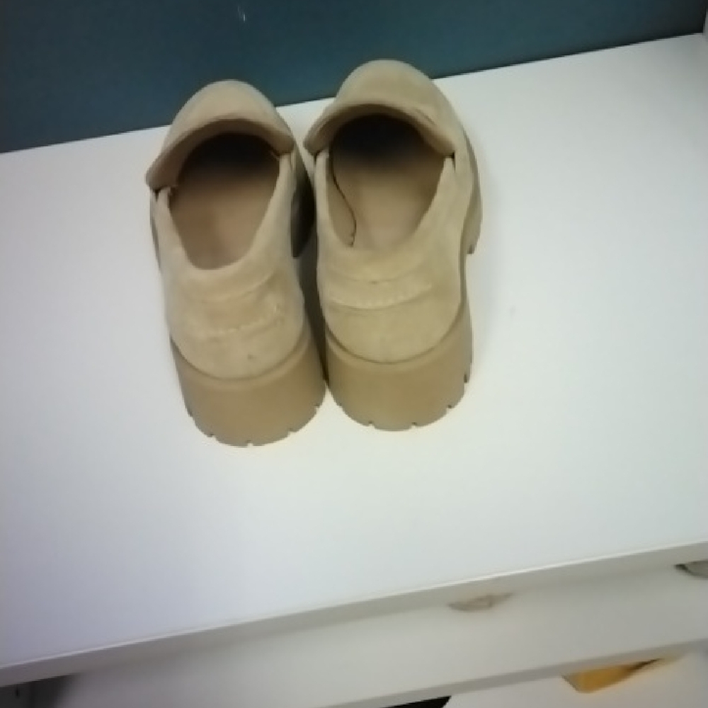 Shoes - Picture 3 of 9